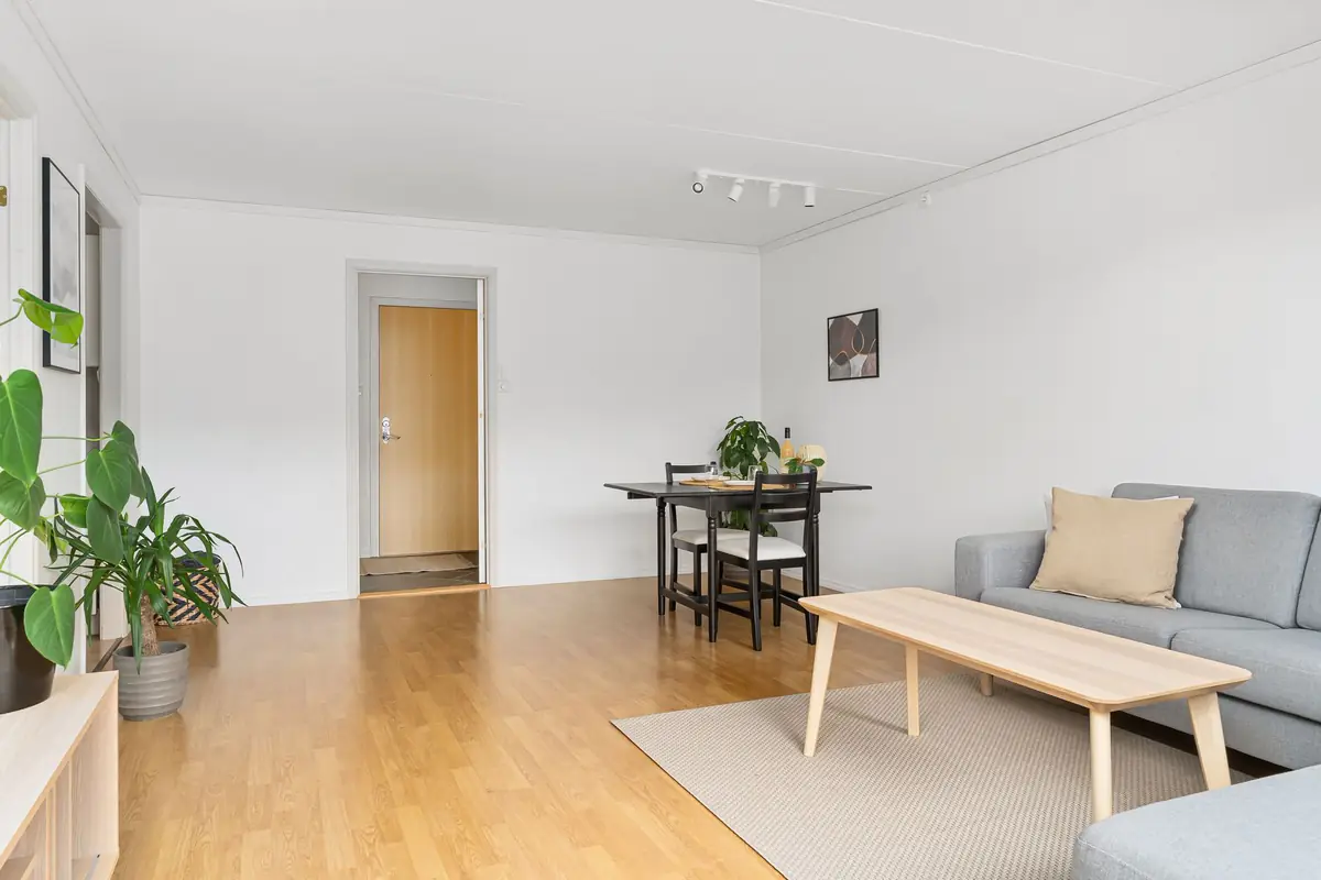 Lichte woonkamer met vloerverwarming onder de vloer